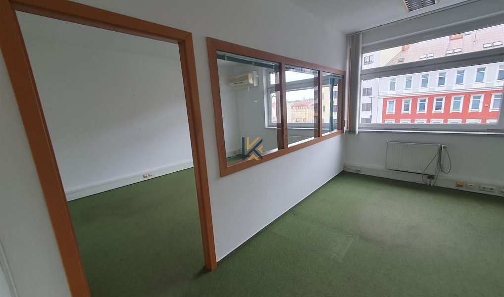 Pronájem kanceláře 270 m², Praha – náhled fotky 3