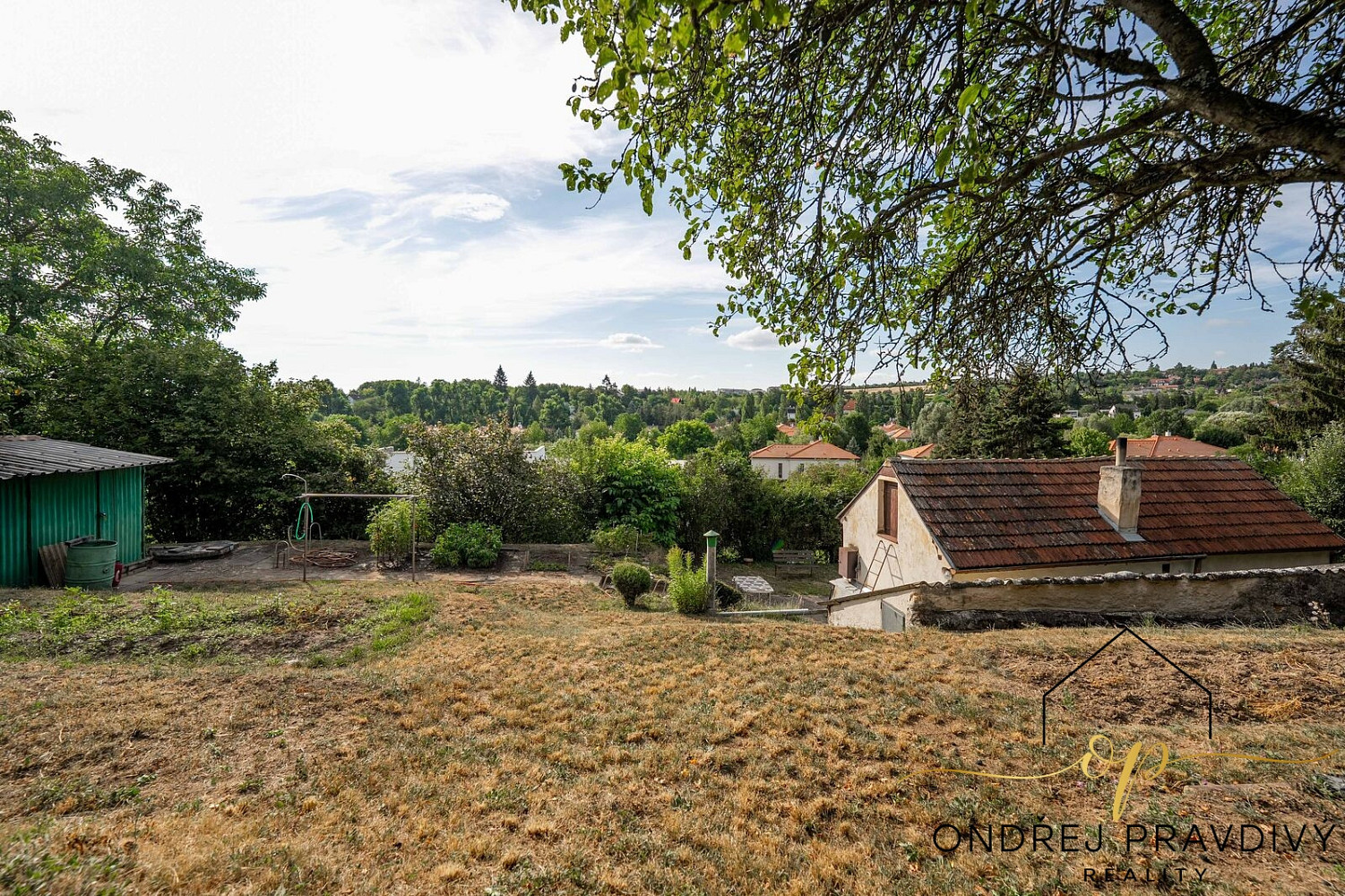 Prodej stavebního pozemku 1 601 m² – fotografie 3