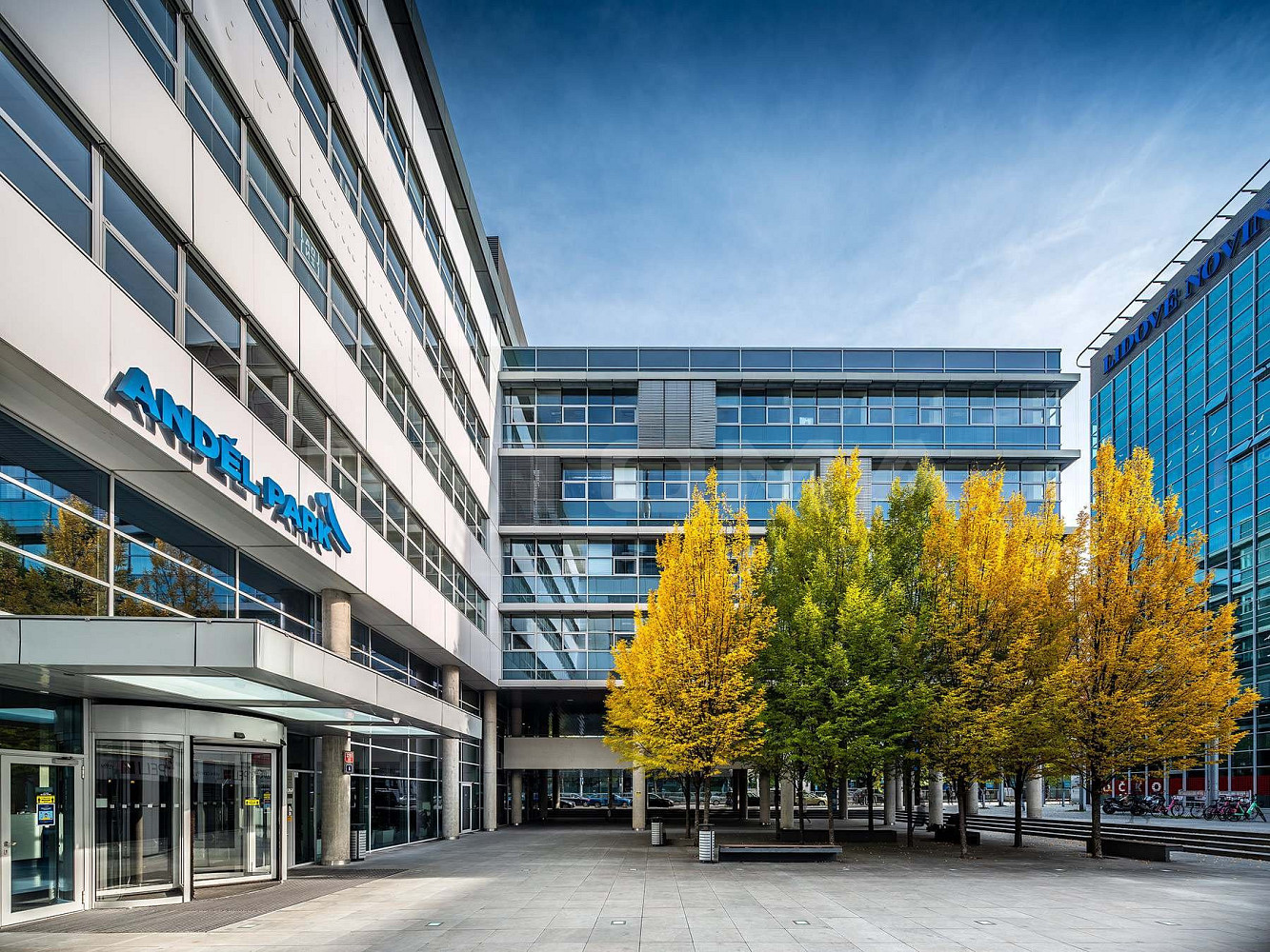 Pronájem kanceláře 646 m²