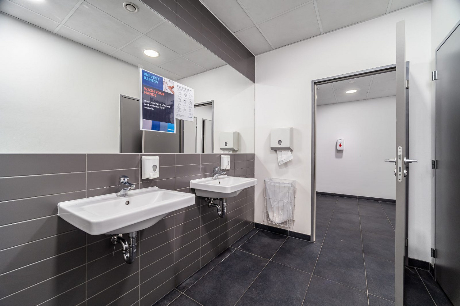 Pronájem kanceláře 1 154 m² – fotografie 5