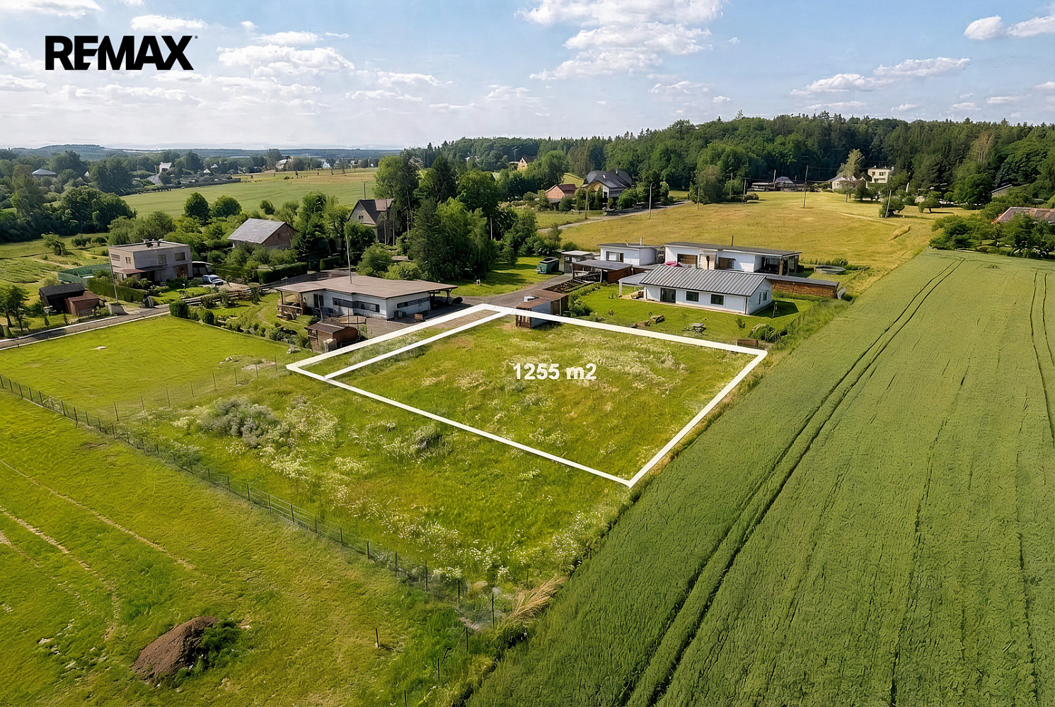 Prodej stavebního pozemku 1 255 m²