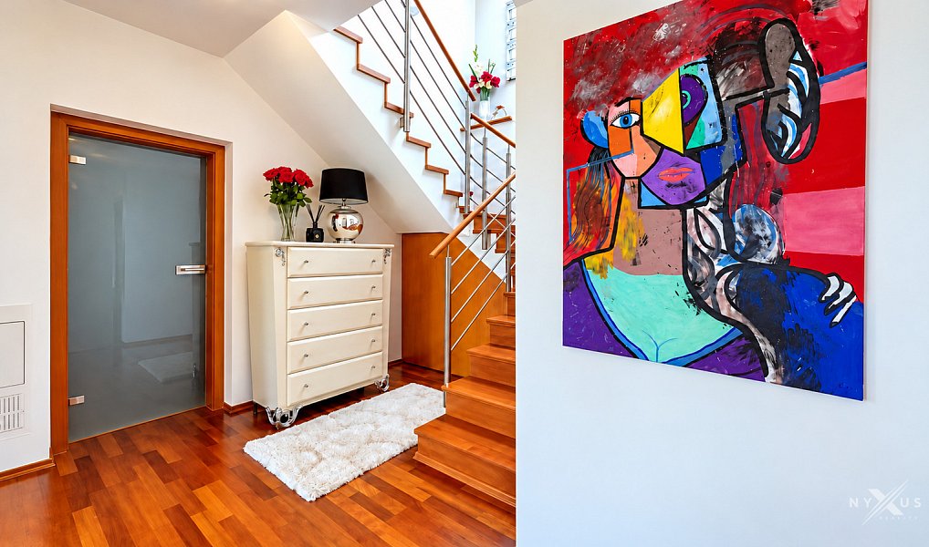 Prodej domu 323 m² s pozemkem 1 018 m², Kly – náhled fotky 3