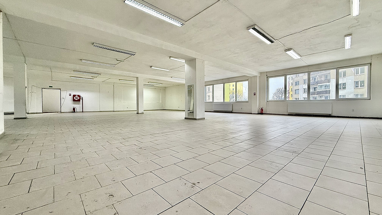 Pronájem obchodních prostor 1 200 m² — photo 5