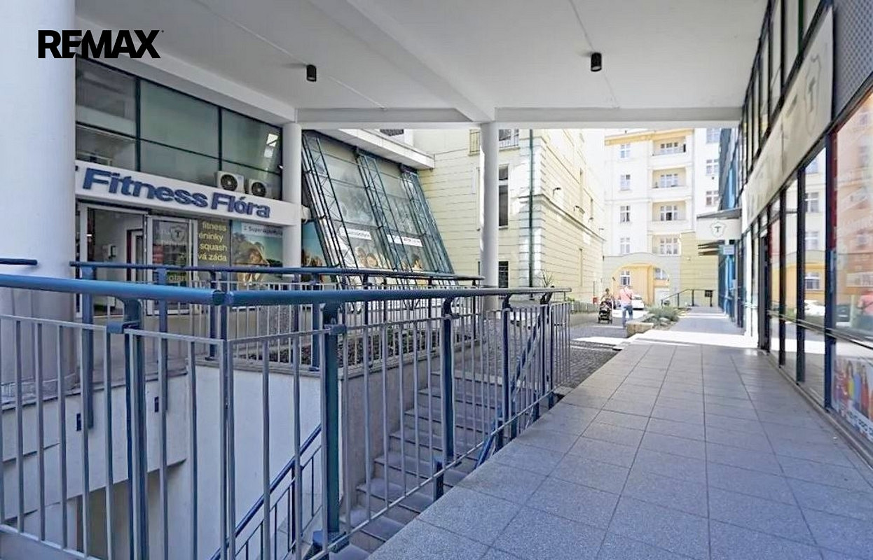Pronájem kanceláře 325 m² – fotografie 3
