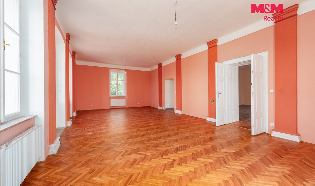 Prodej historického objektu s pozemkem 4 672 m2, Dírná – náhled fotky 9