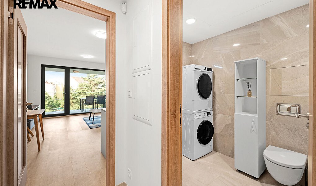 Pronájem bytu 1+kk 33 m², Praha – náhled fotky 12
