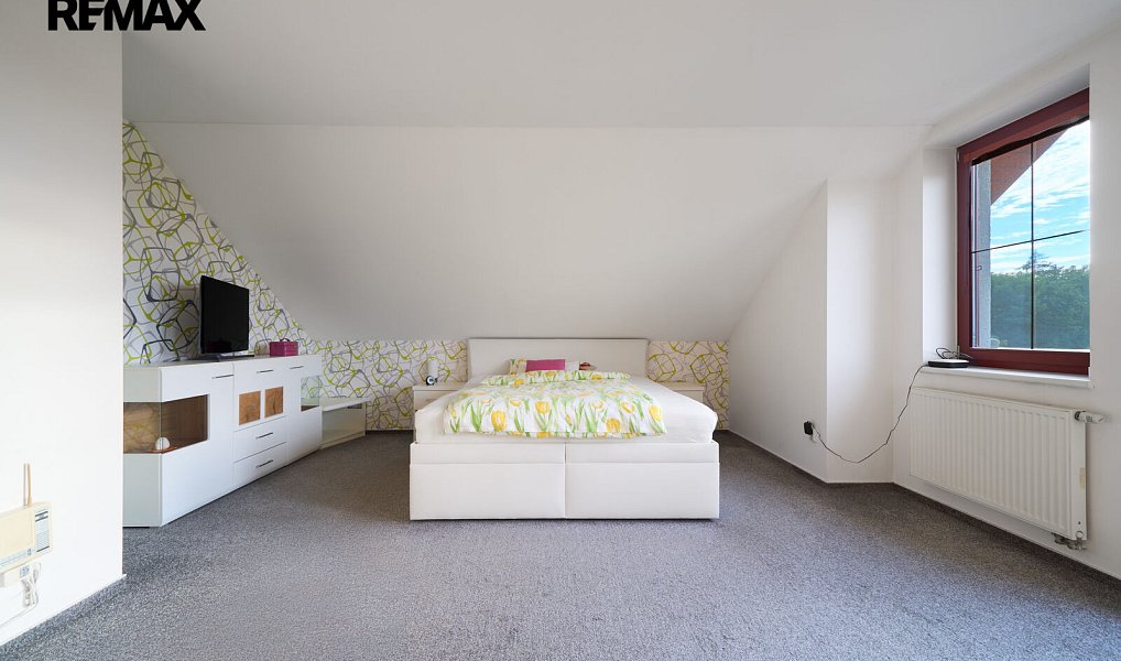Prodej domu 210 m² s pozemkem 1 003 m², Hradec Králové – náhled fotky 10