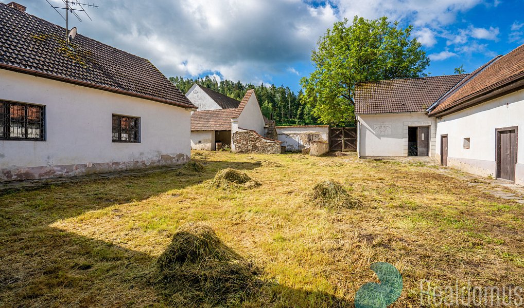 Prodej zemědělského objektu 1 300 m², Dolní Třebonín – náhled fotky 8