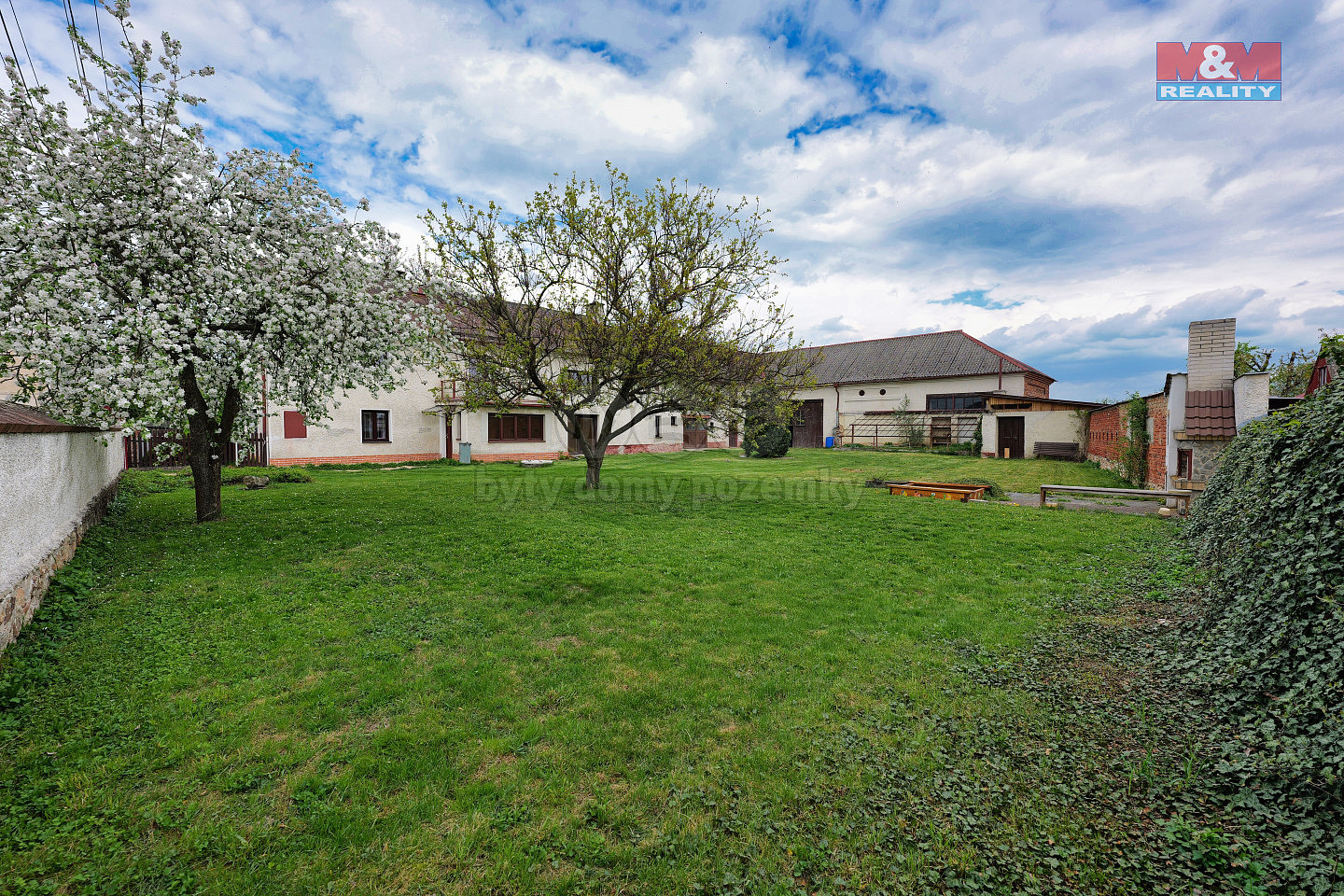 Prodej domu 170 m² s pozemkem 2 299 m²