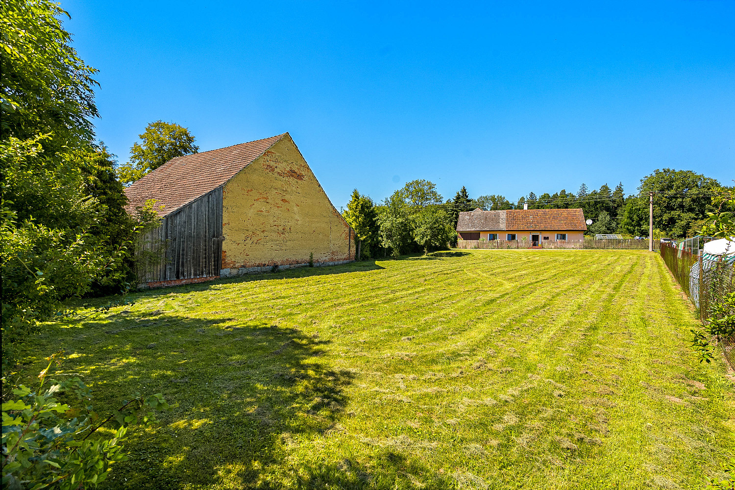 995 m², stavební parcela, Zahrádka U Čížkova, pravidelný a rovinatý pozemek – další