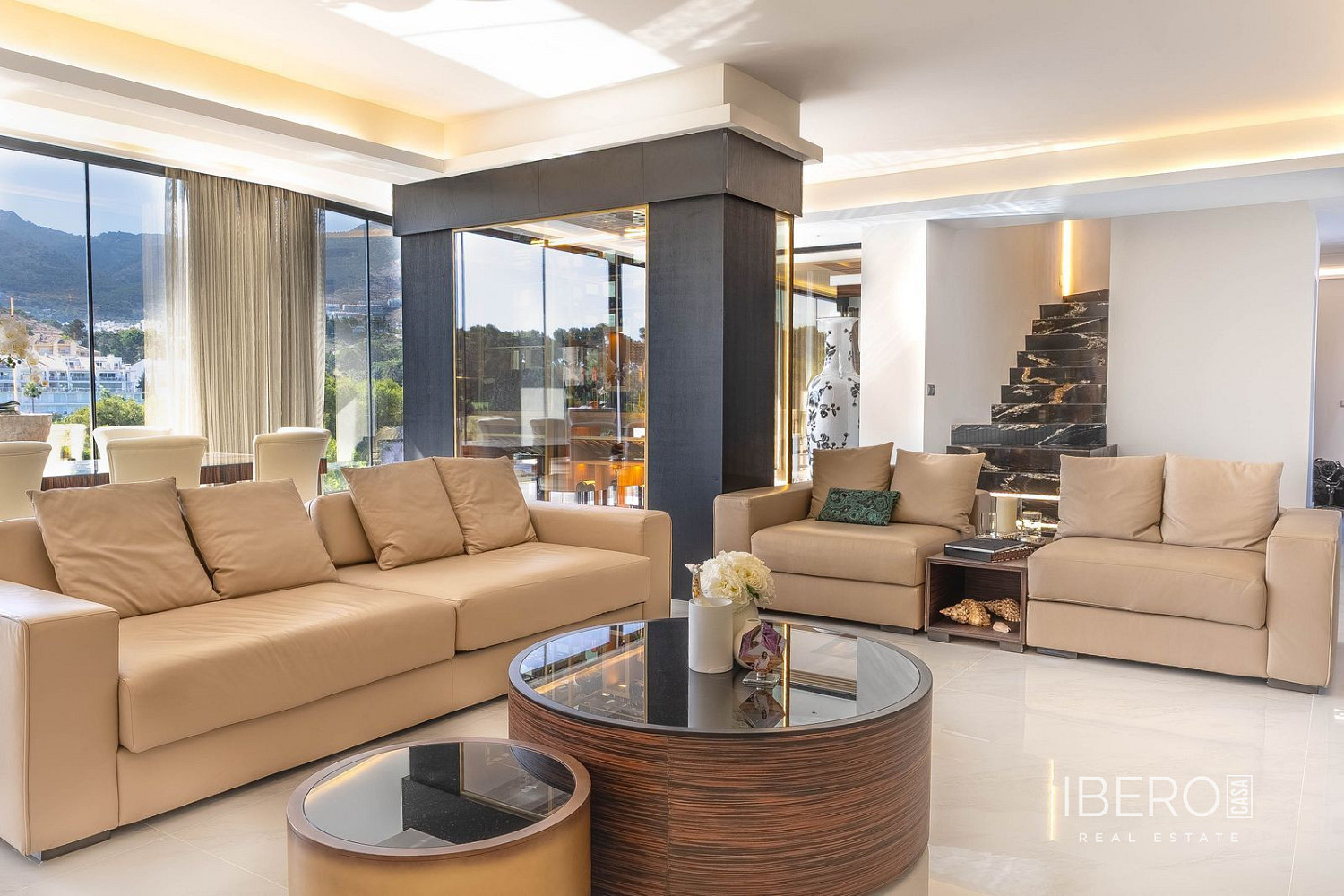 Prodej domu 587 m² s pozemkem 1 355 m² — photo 2