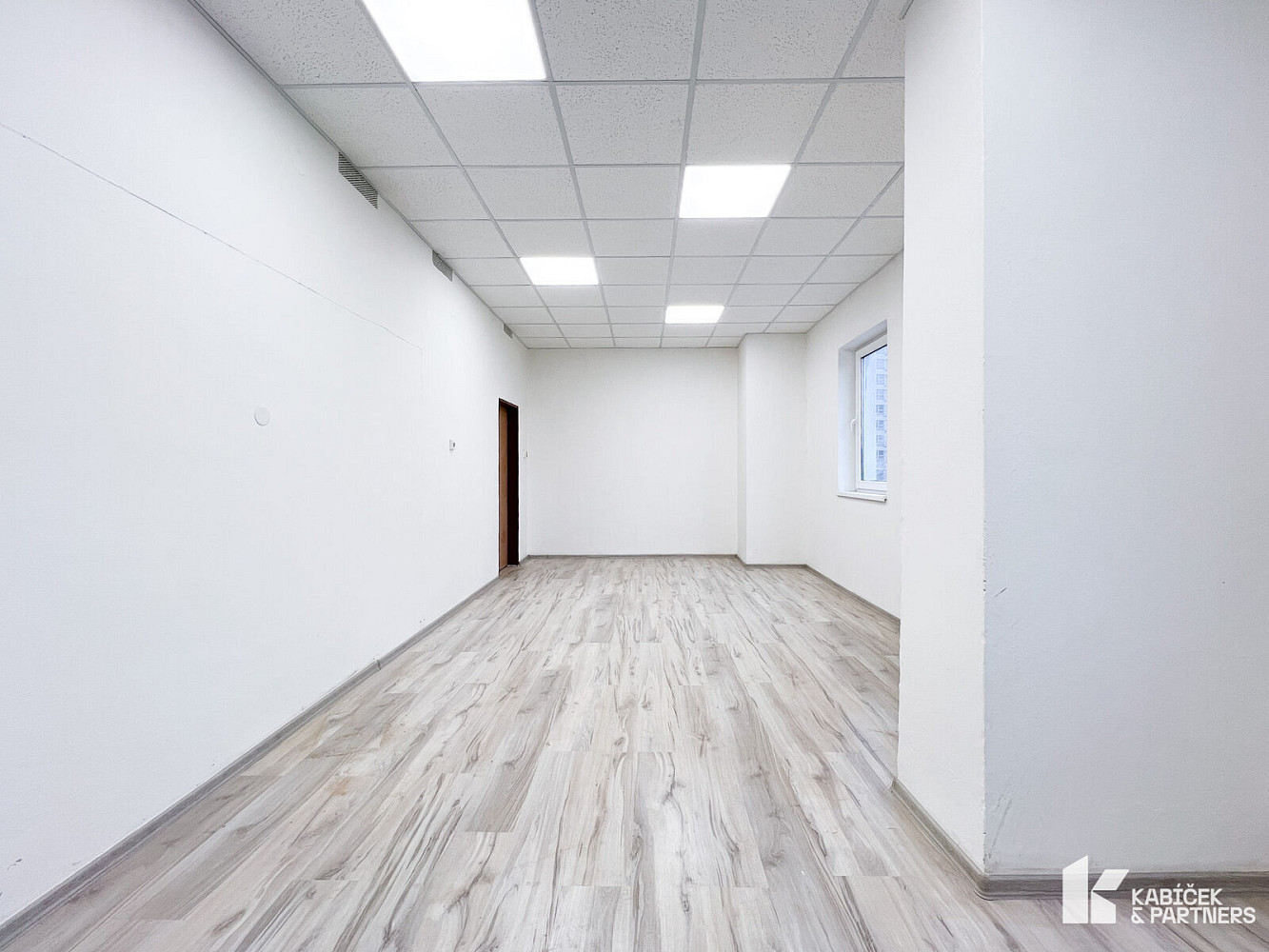 Pronájem obchodních prostor 60 m² – fotografie 2