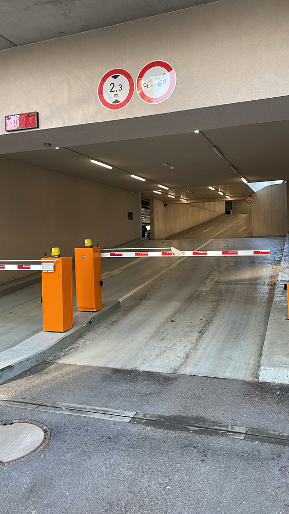 Pronájem - široké garážové/parkovací stání 18m2, parkovací dům prokopka, zelené předměstí, pardubice — photo 4