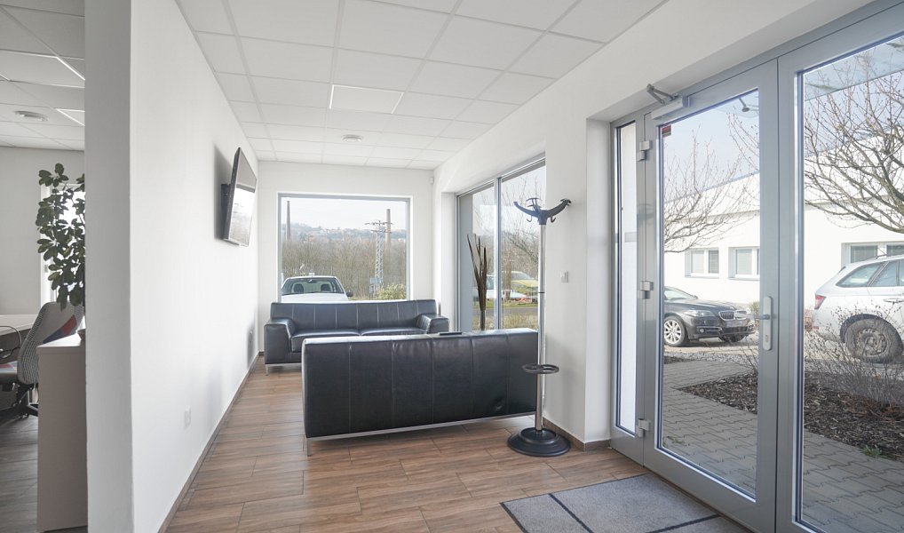 Pronájem výrobních prostor 420 m², Bystřany – náhled fotky 3