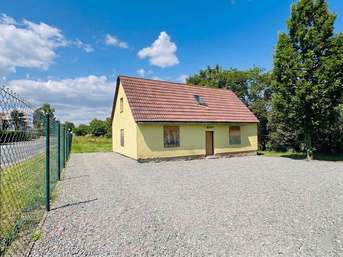 Pronájem stavebního pozemku 908 m²