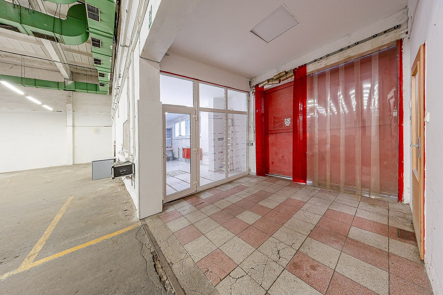 Pronájem obchodních prostor 534 m² – fotografie 3
