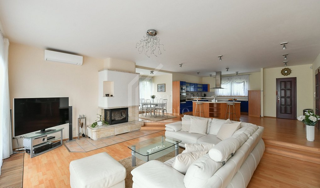 Pronájem domu 310 m² s pozemkem 814 m², Praha – náhled fotky 5