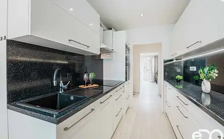 Prodej bytu 3+1 57 m², Prodloužená, Pardubice - Polabiny