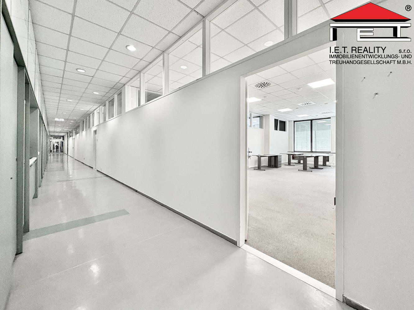 Pronájem kanceláře 62 m² – fotografie 3