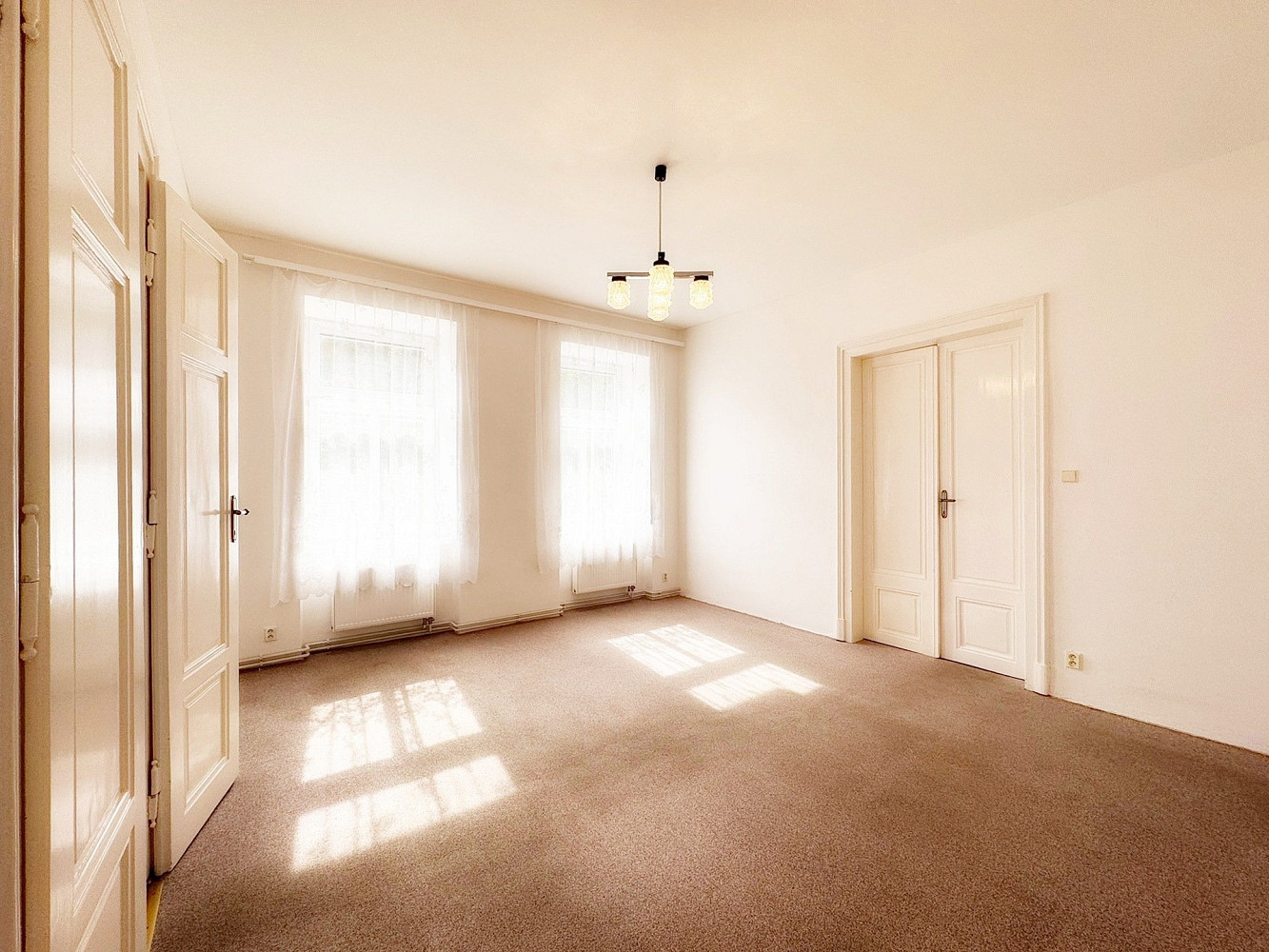 Pronájem bytu 3+1 97 m² – fotografie 2