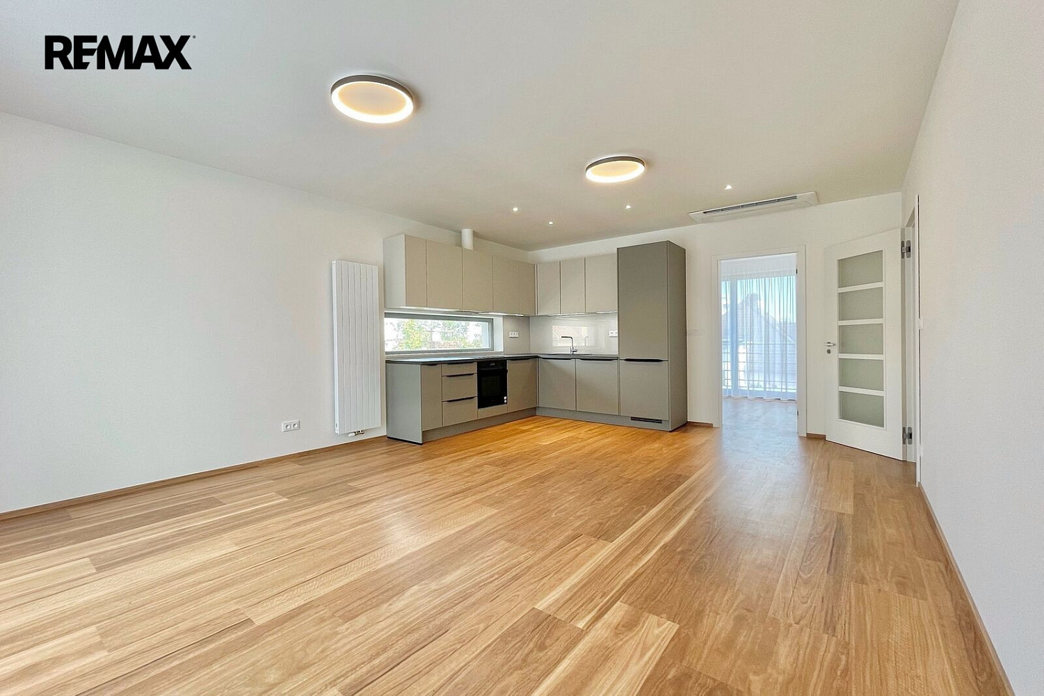 Pronájem bytu 4+kk 77 m² – fotografie 2