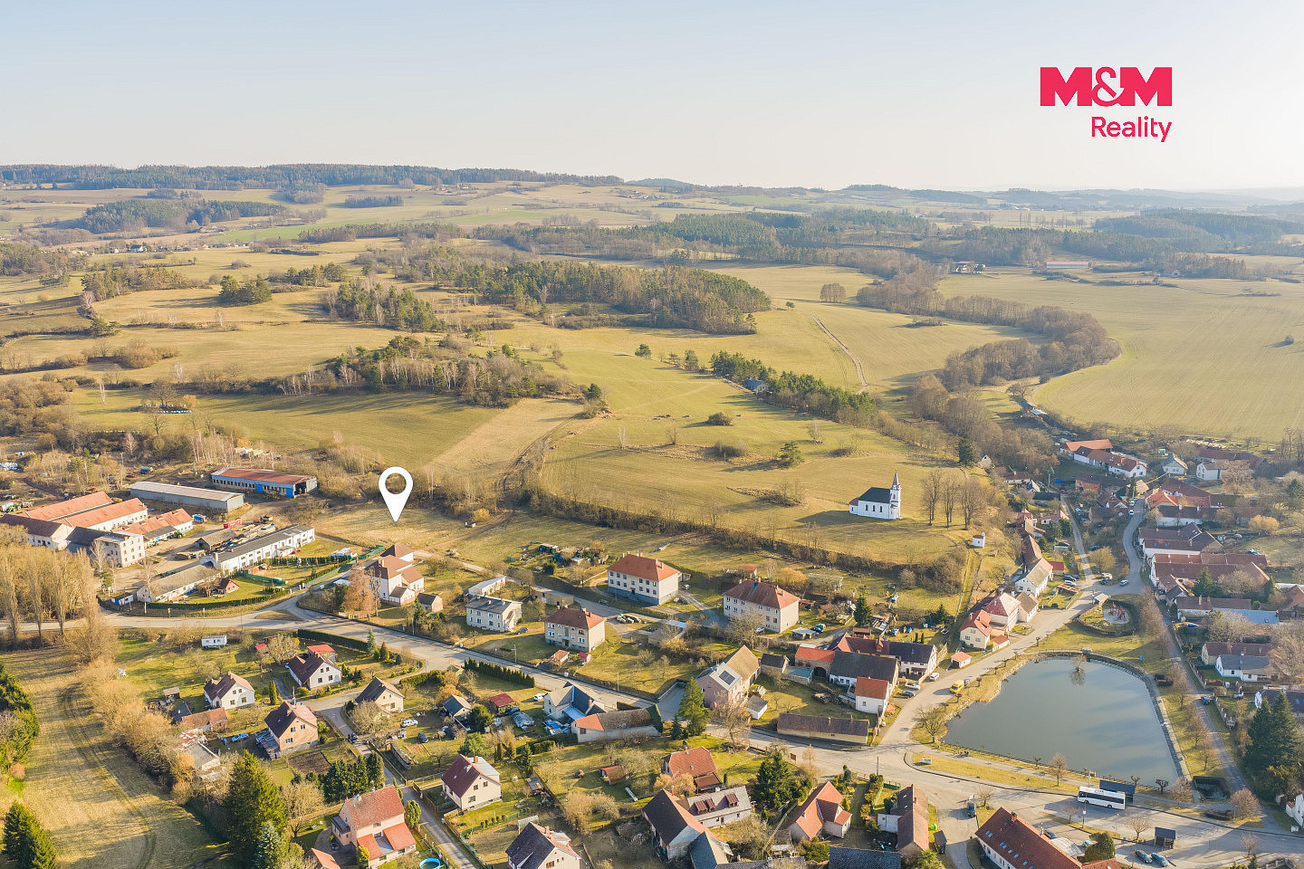 Prodej stavebního pozemku 2 437 m² – fotografie 2