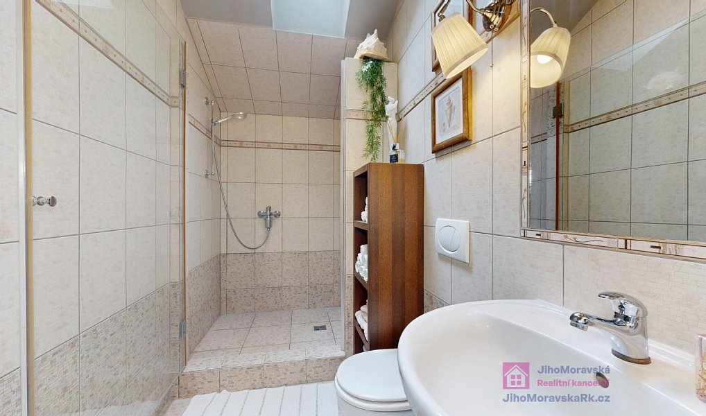Prodej domu 252 m² s pozemkem 1 211 m², Valtice – náhled fotky 22