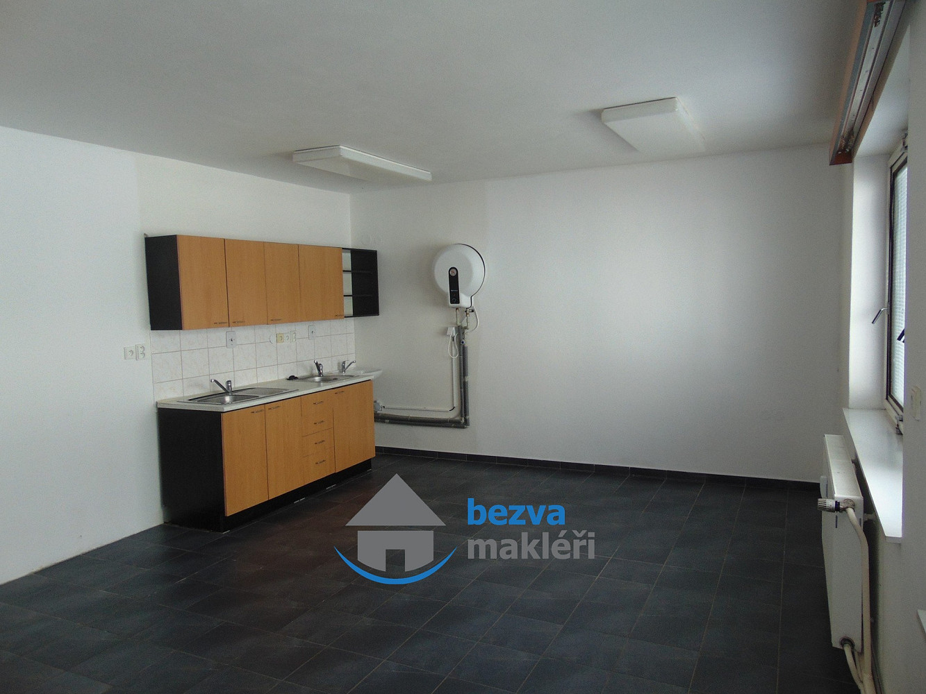 Pronájem kanceláře 60 m² – fotografie 4