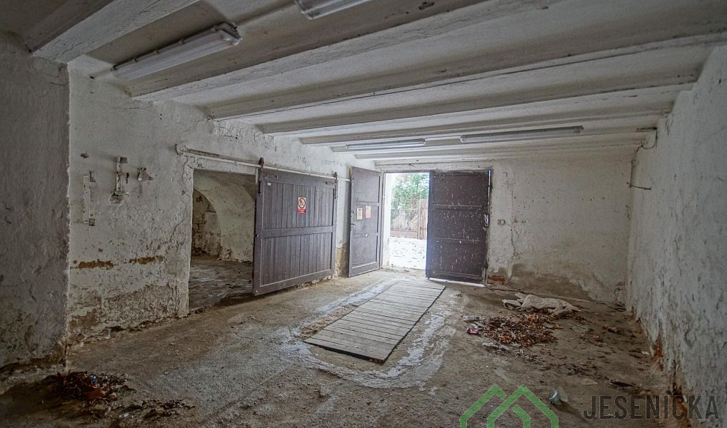 Prodej domu 790 m² s pozemkem 484 m², Javorník – náhled fotky 15