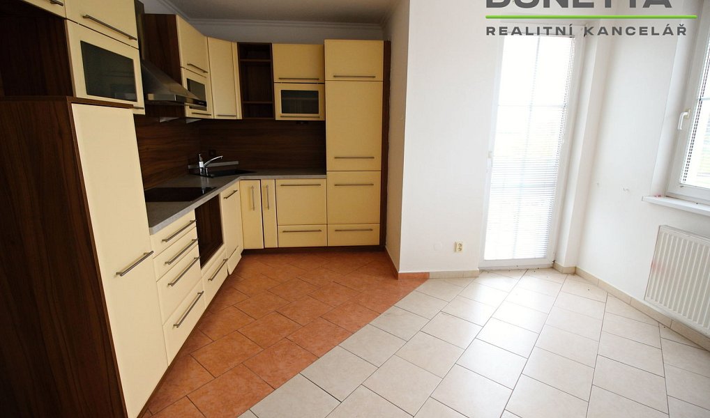 Pronájem bytu 2+kk 46 m², Holice – náhled fotky 2