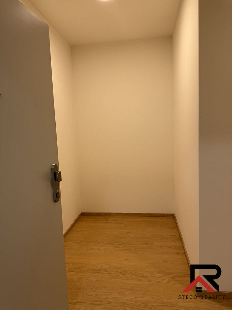 Pronájem bytu 2+kk 66 m² – fotografie 4