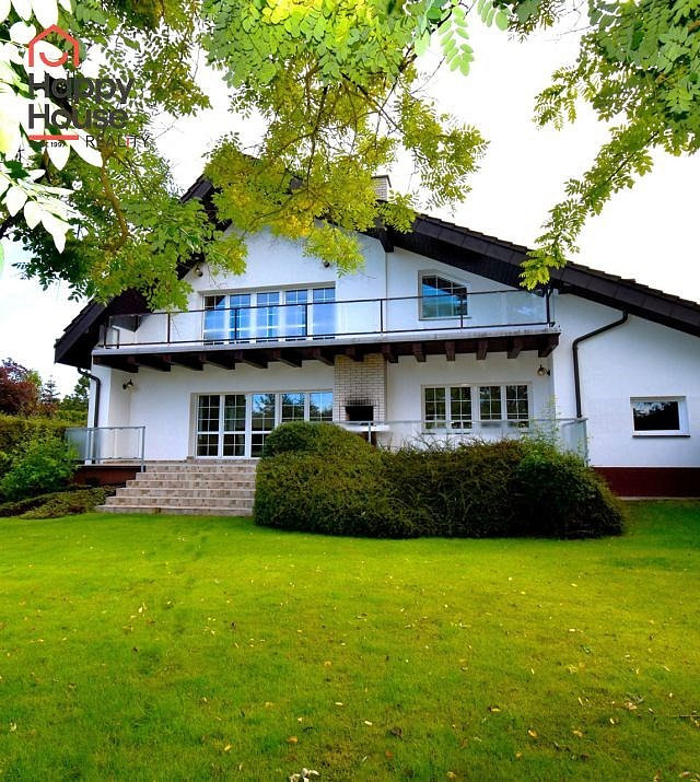 Pronájem domu 350 m² s pozemkem 711 m²