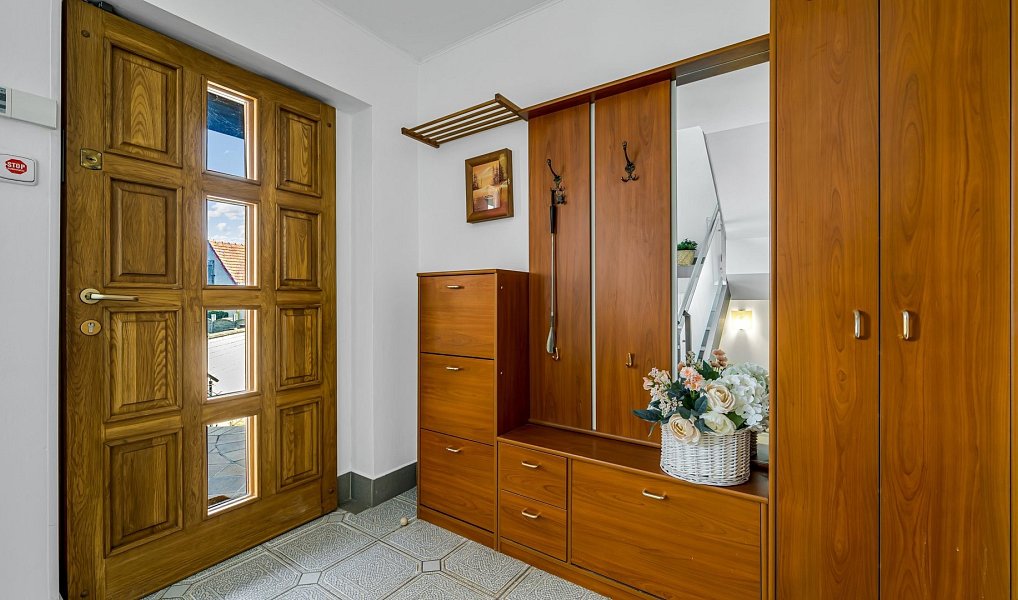 Prodej domu 286 m² s pozemkem 722 m², Veleň – náhled fotky 31