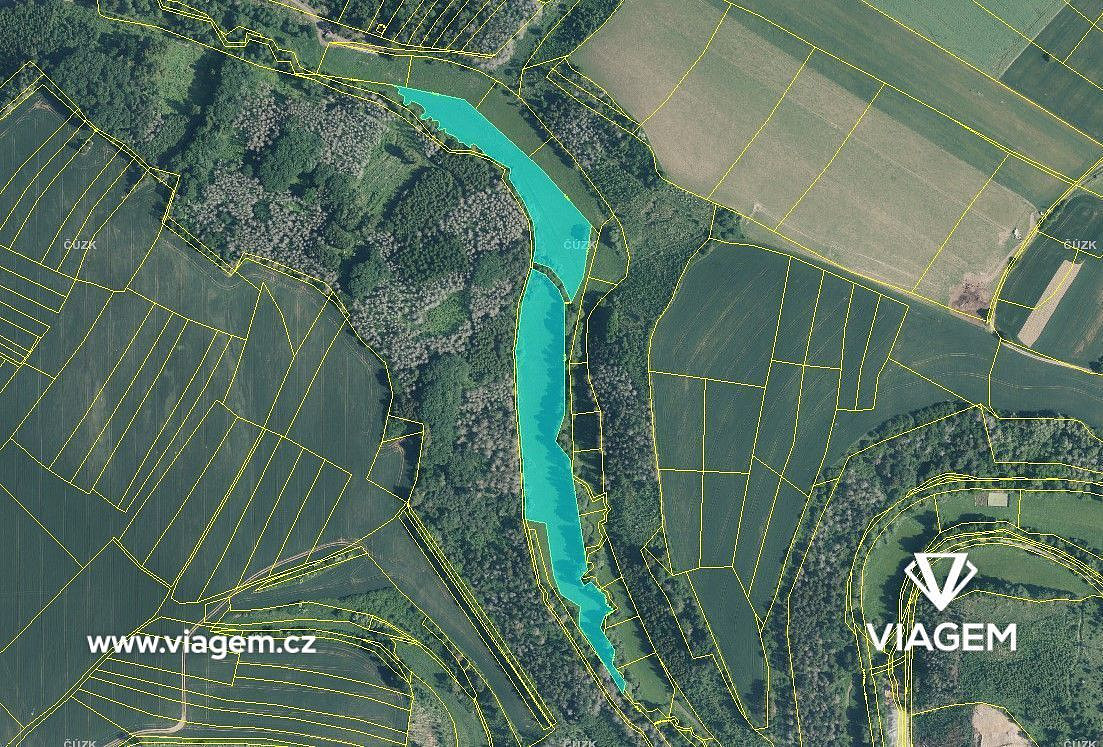 Prodej pole 1 384 m²
