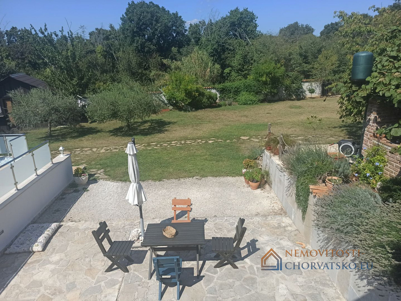 Prodej domu 500 m² s pozemkem 3 510 m² - View 3