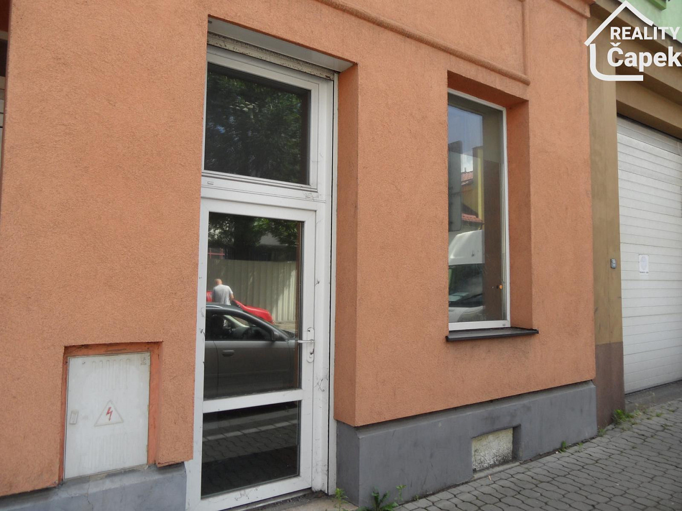 Pronájem obchodních prostor 44 m² — photo 2