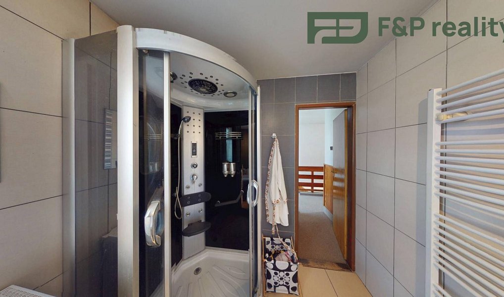 Prodej domu 215 m² s pozemkem 300 m², Žleby – náhled fotky 9
