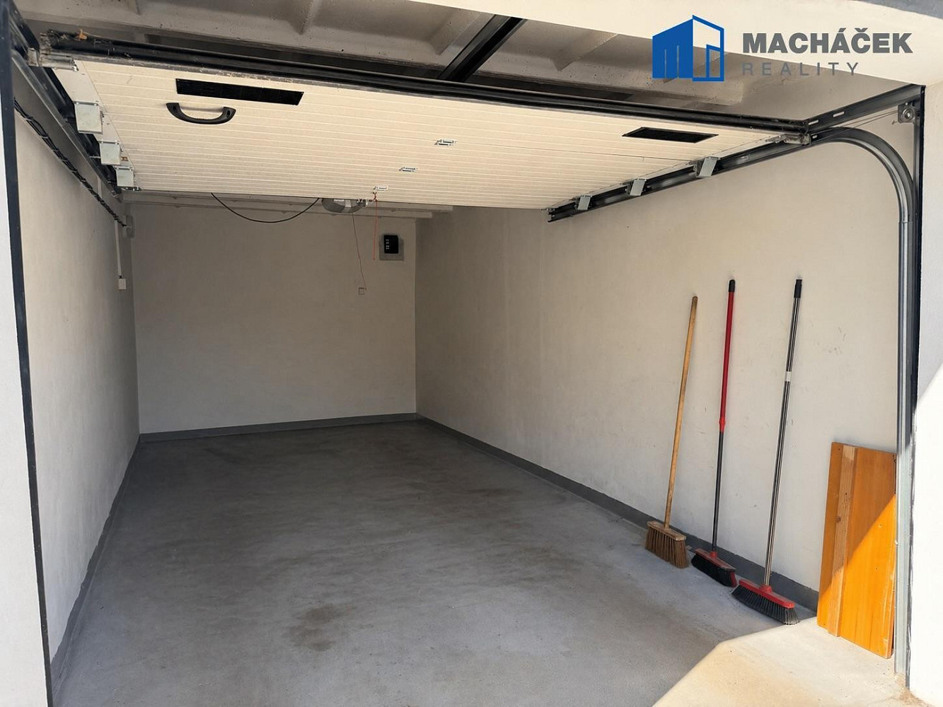 Pronájem garáže 20 m2, teplice - trnovany, ul. karla aksamita