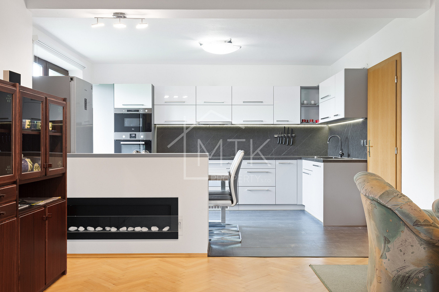 Prodej domu 218 m² s pozemkem 951 m² – fotografie 2