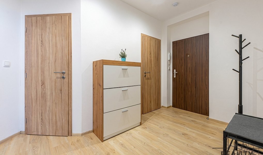 Prodej bytu 4+kk 80 m², Vochov – náhled fotky 16