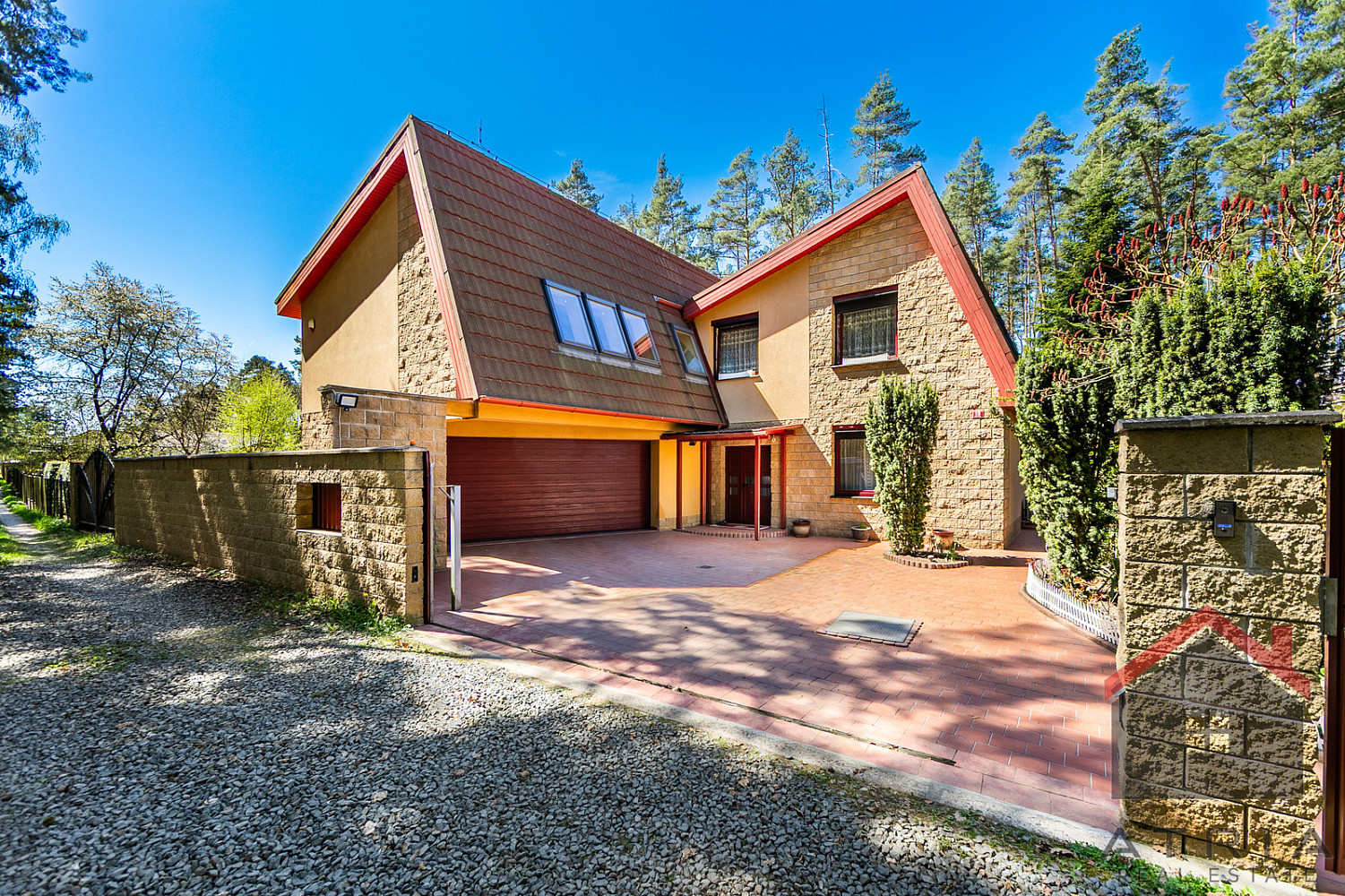 Prodej domu 275 m² s pozemkem 587 m²