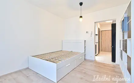 Pronájem bytu 1+1 24 m², Na Vyhlídce, Rosice, okres Brno-venkov