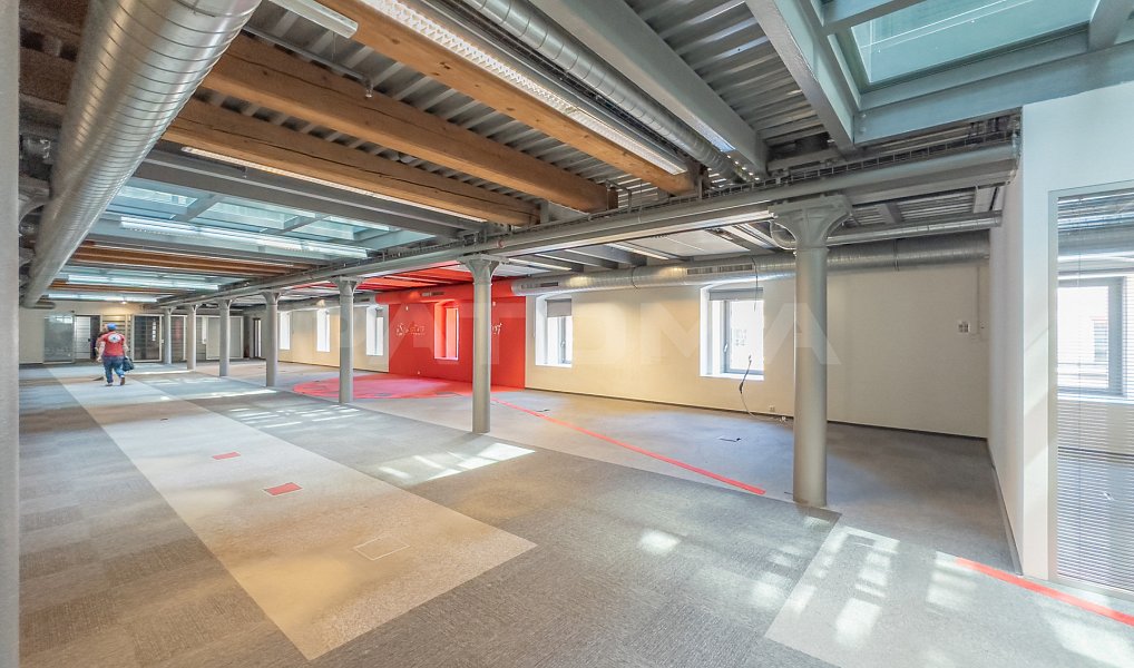 Pronájem kanceláře 774 m², Praha – náhled fotky 4