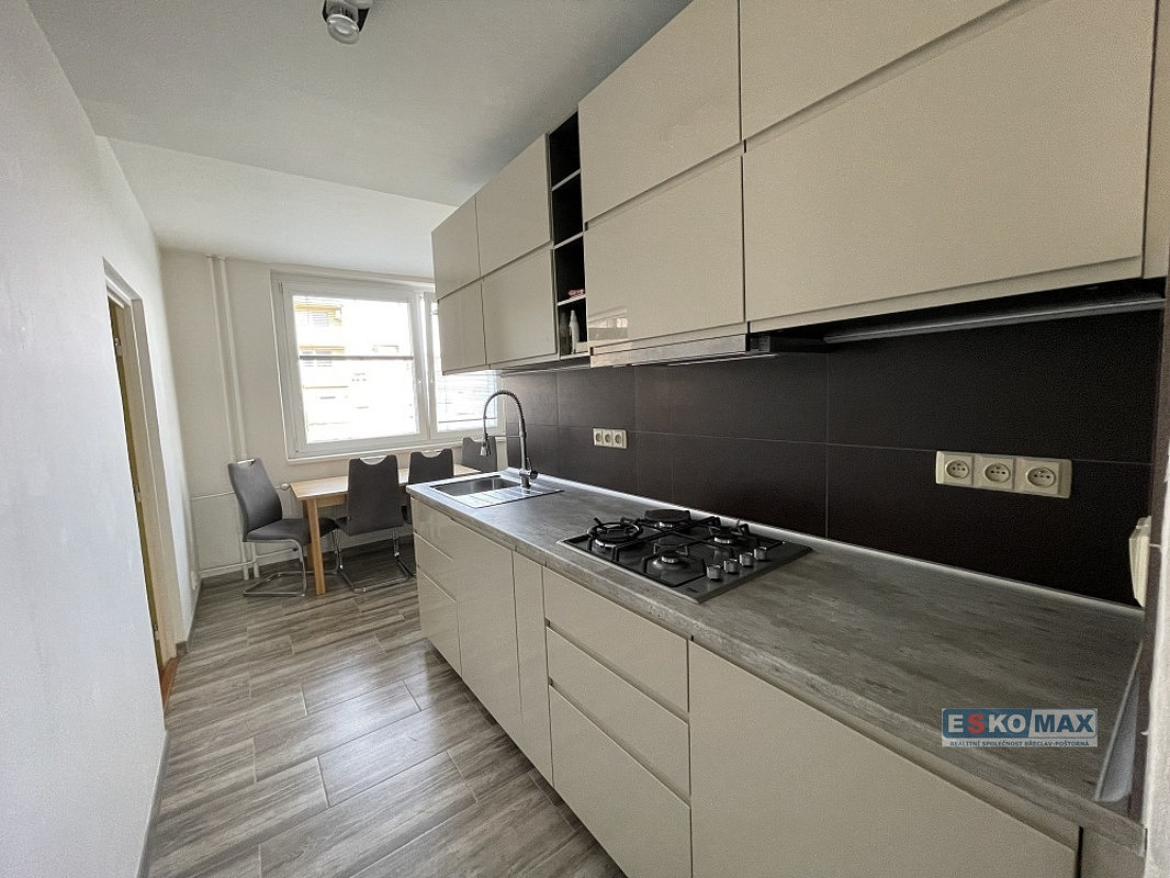 Pronájem bytu 3+1 74 m² — photo 2