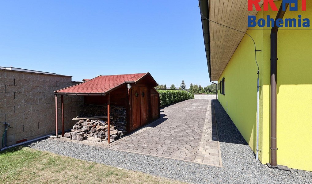 Prodej domu 266 m² s pozemkem 1 426 m², Šestajovice – náhled fotky 13