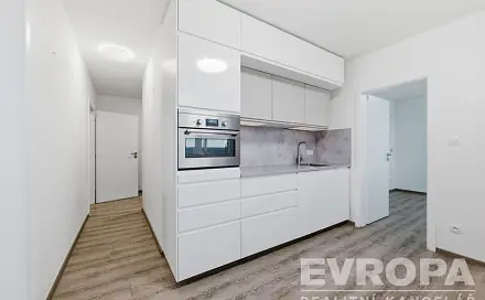 Pronájem bytu 4+1 79 m², Jana Zajíce, Pardubice - Studánka