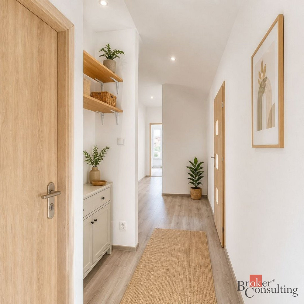 Pronájem bytu 4+kk 95 m² — photo 2