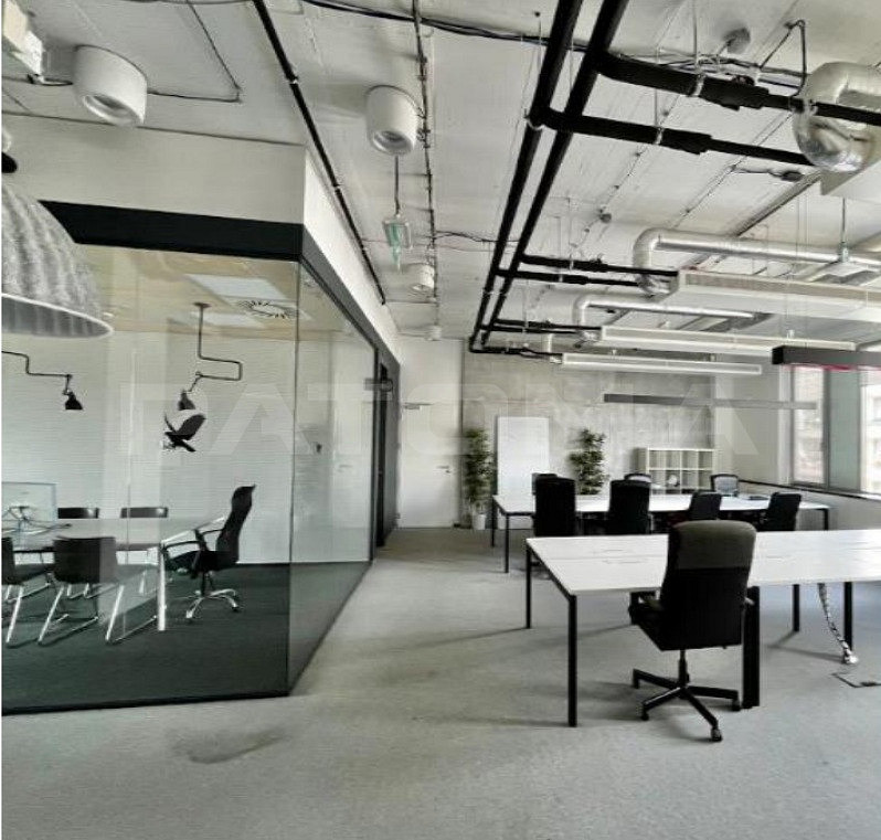 Pronájem kanceláře 289 m² – fotografie 4