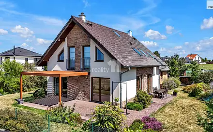 Prodej domu 238 m² s pozemkem 1 269 m², Radějovice, okres Praha-východ