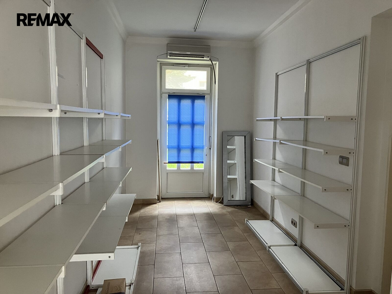Prodej obchodních prostor 92 m² – fotografie 3